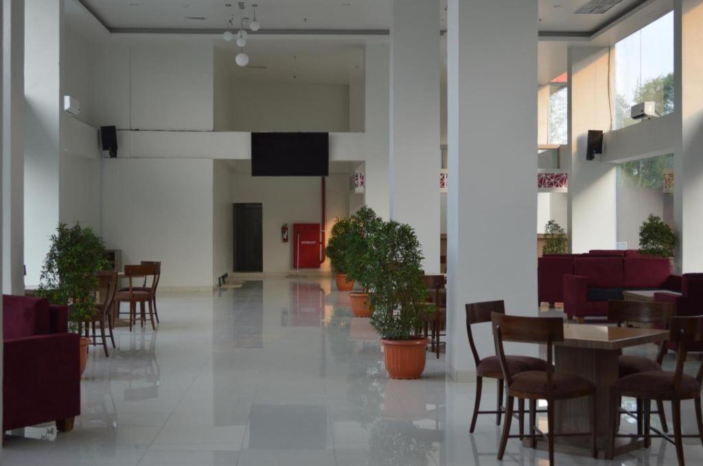 Win Grand Hotel Bekasi Exterior foto